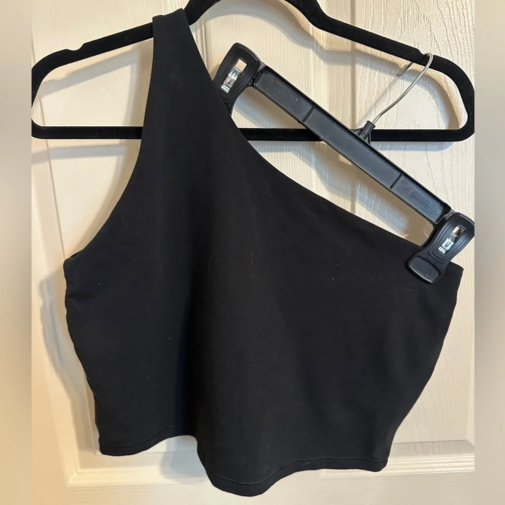 Old Navy Active Powerchill One-Shoulder Light Support Crop Top, Black, Sz XL - Picture 2 of 8